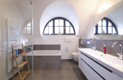 Dranske House | Reetland am Meer - LuxusPlus Reetdachvilla mit 4 Schlafzimmern und Kamin G08