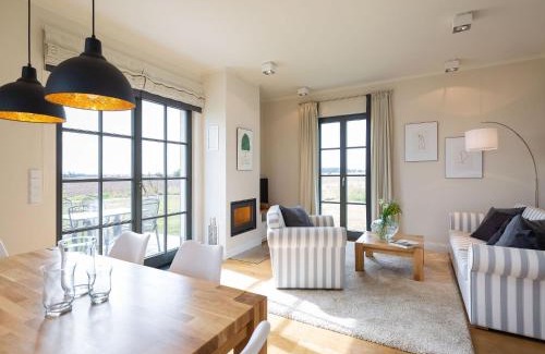 Kreptitz House | Reetland am Meer - Premium Reetdachvilla mit 2 Schlafzimmern, Sauna und Kamin E13