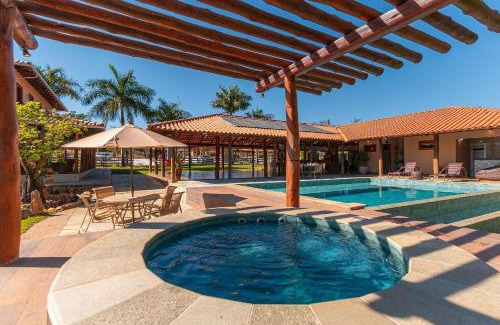 Pirenopolis House | Refúgio no Cerrado com Lago, Piscina e Jacuzzi