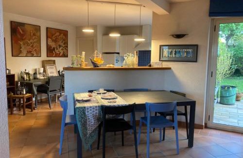 Arzon Villa | Ref 010 Port-Navalo Maison pour onze personnes avec jardin