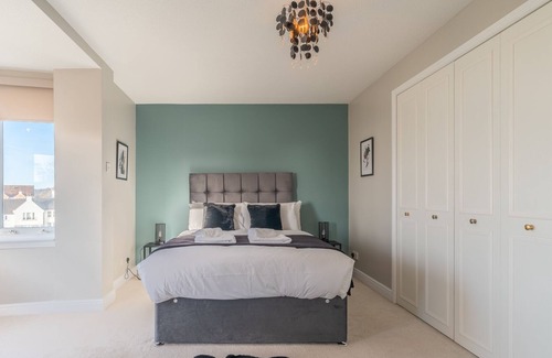 St. Davids Apartment | Refreshing Modern Apartment in Dunfermline