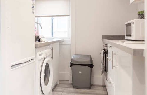 King's Park House | Refreshing Modern Home in Castlemilk