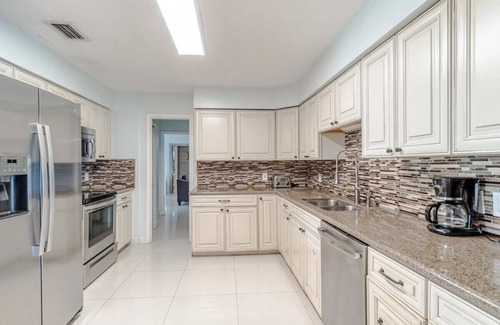 Marathon House | Refuge on the Reef~ Waterfront Pool Home, 75' Dock