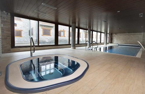 Panticosa Apartment | Refugio del Roble by BeValle