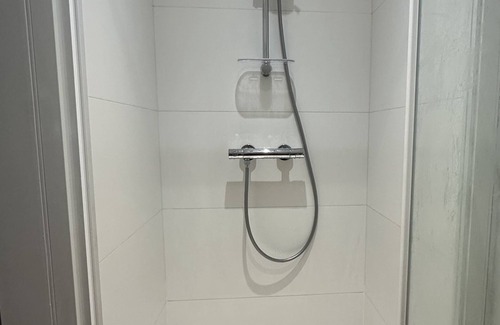 Porte d'Asnieres Apartment | Refurbished studio 11 m2 in Paris , 75017 Villiers, 2 kms far from La Concorde