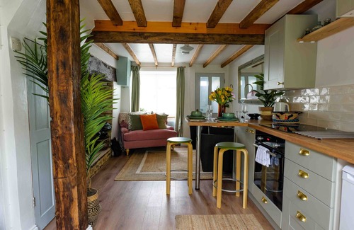 South Leigh Cottage | RefurbishedCottage-Sleeps4-PetFriendly-Garden