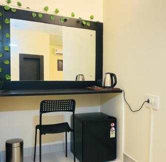 Bhubaneshwar House | Regal Courtyard