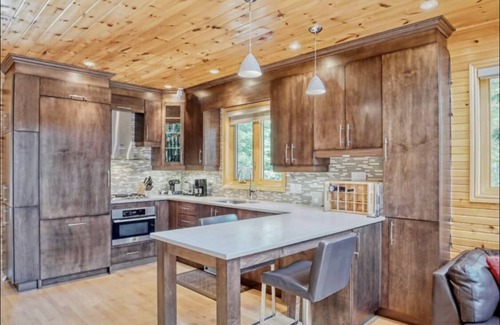 Val-des-Monts Cottage | Relax and Rejuvenate at Kamanik Guest House near Ottawa