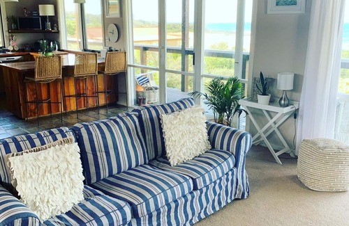 Skenes Creek House | *Relax and unwind - ocean views, pet-friendly, walk to the beach, unlimited wifi