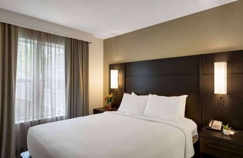 Mount Tabor Hotel | Relax and Recharge! Two Pet-friendly 2BR Suites with Kitchens, Free Breakfast!