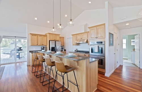 Davenport House | Relax at Friday Bay Retreat With Beautiful Lake Views .25 miles to Lake Trail