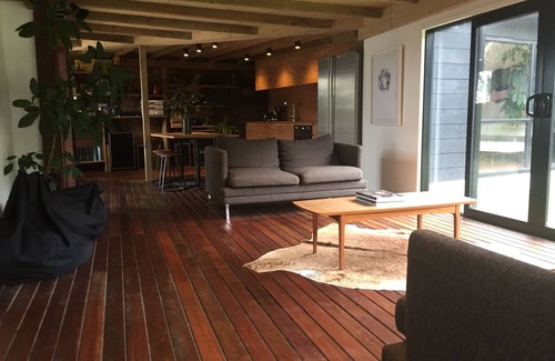 Muriwai House | Relax in our Muriwai Sanctuary amongst the trees.