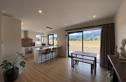 Queensberry House | Relax in Rural Wanaka