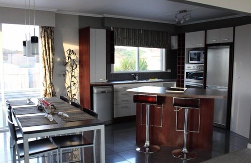 Castlecliff House | Relax in the Wanganui Dunes