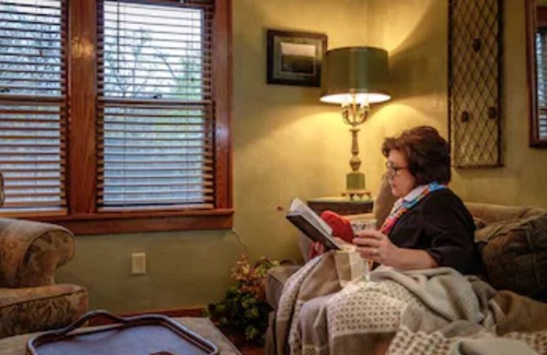 Cottonwood Falls House | Relax in the Tranquil setting of this 1920's Bungalow Guesthouse