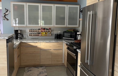 East River Point House | Relax on the South Shore, steps from 2 beaches, ocean views & hot tub.