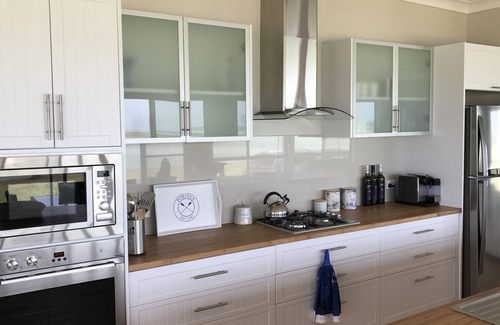 Wrenfordsley House | Relax & unwind at Shades of Blue Eco Retreat. Stunning bayviews & private beach