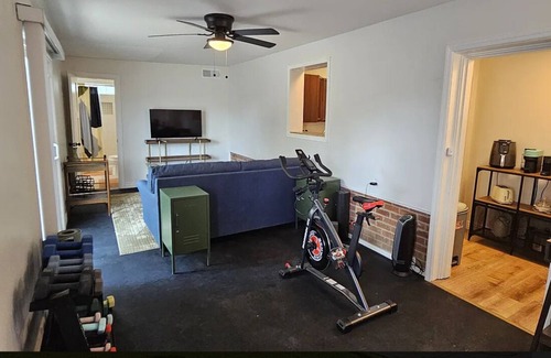 University Heights House | Relax & Work - Backyard, Gym, ASU drive - 5min