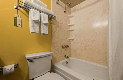 Western Honolulu Hotel | Relaxation Heaven | 2 Double Beds Standard Room with Swimming Pool