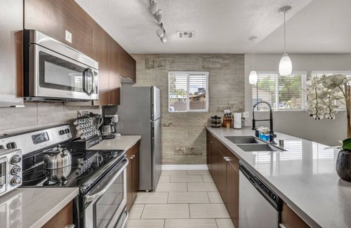 Rancho Oakey Apartment | Relaxing 1-Story Villa: Hot Tub BBQ, By the Strip
