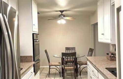 Chatsworth House | Relaxing 3 Bedroom, 2 Bathrooms. Large backyard, pool, jacuzzi + 2 patios, grill