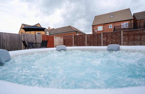 Acresford House | Relaxing 5BDR Retreat Hot Tub