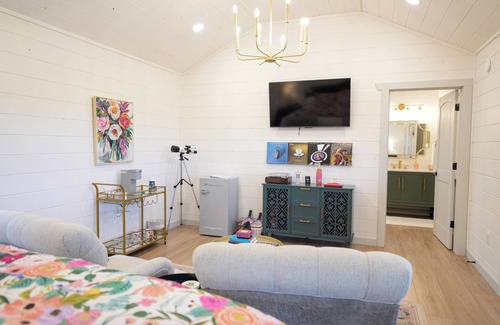 Fredericksburg Cottage | Relaxing cottage with private hot tub and firepit in the heart of wine country