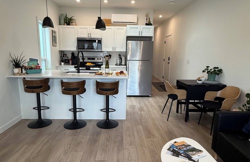 Central Okanagan House | Relaxing Fall Getaway 2BR Wine Country Retreat Near 7 Wineries, Lakes & UBCO