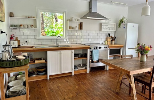 Foster Cottage | Relaxing home in Foster opposite bushland and near Wilsons Promontory NatPark.