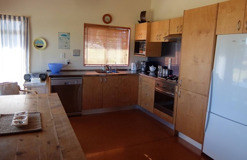 Matarangi House | Relaxing Reserve Retreat