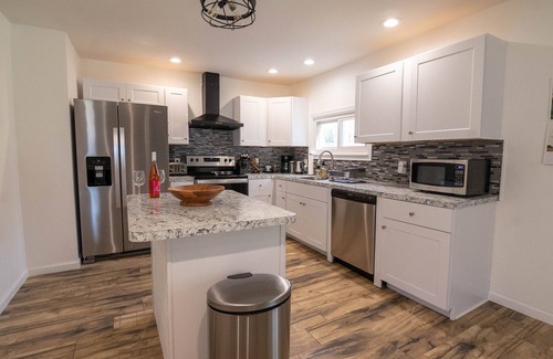 Pocono Lake House | Relaxing Retreat w/high speed wifi and firepit!