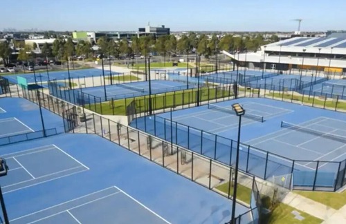 Caroline Springs House | Relaxing, spacious and luxury