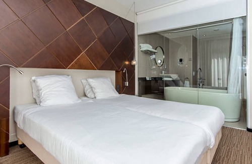 Leende Hotel | Relaxing Stay Near Eindhoven with Easy Access & On-Site Dining! Pool