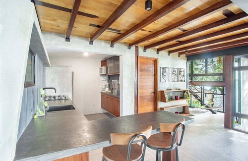 Centro Villa | Relaxing Villa with Private Lagoon Access and Scenic Views