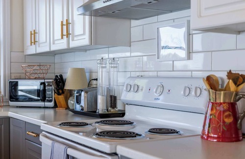 Central Frontenac House | Relaxing waterfront family retreat