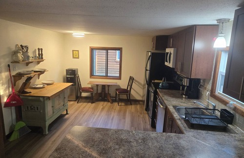 Wolfe Island Cottage | Relaxing Wolfe Island Cottage