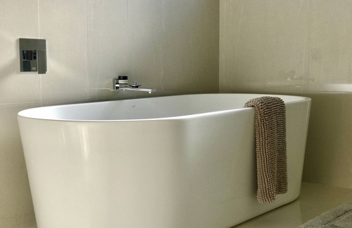 Relbia Cottage | Relbia Retreat Cottage - Private beautiful rural and garden views