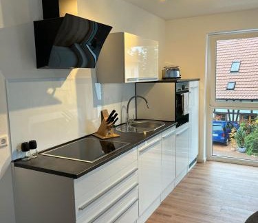 Elgersweier Apartment | REMA Homes - 180x200 Bett Küche Bad 50' TV Tiefgarage