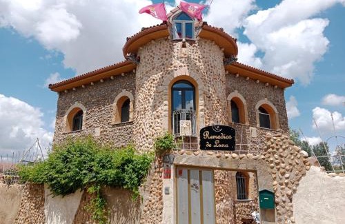 Chozas de Abajo House | Remedios de Luna