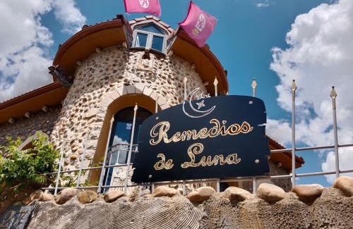 Chozas de Abajo House | Remedios de Luna