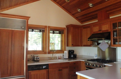 Mackinaw City Cottage | Reminiscent of a lighthouse on the shores of Lake Mi