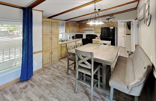Put-in-Bay House | Remodeled 3 BR 2 BA Island Club Home by the Pool w/Parking -Sleeps 10 - IC65