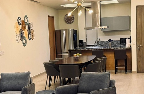 Puente del Mar Apartment | REMODELED Luxurious First-Floor Apartment in Isla Residences