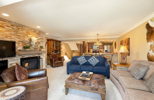Keystone Condo | Remodeled Penthouse/On Shuttle Route to the Slopes/Shared Hot Tub