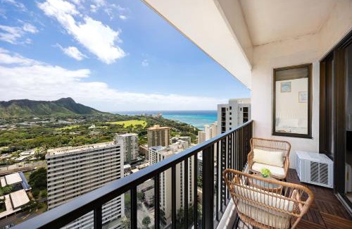 Waikiki Apartment | Remodeled Penthouse with Ocean & Diamond Head Views