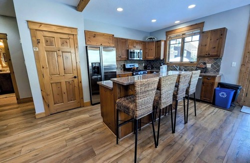 Keystone House | Remodeled Townhome with pool and hot tub onsite