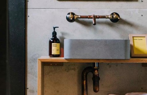 Mangrove Mountain House | Remote Off-Grid Cabin Hidden in the Bush - Yen