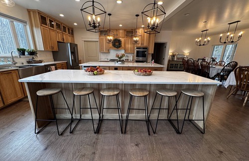 Sutton-Alpine House | Remote Tranquility Close to Palmer