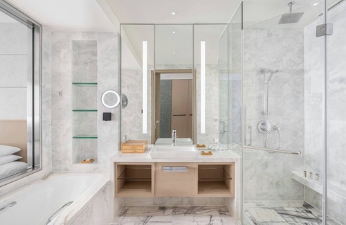 Xuhui Hotel | Renaissance Shanghai Caohejing Hotel