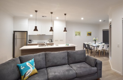 Renmark House | Renmark River Villas No 50 (with pool) - "The Potter Villa"